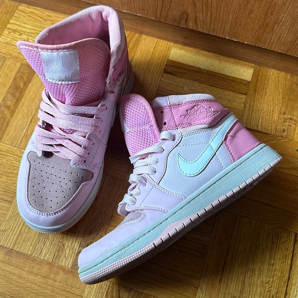 Jordan 1s Mid Digital Pink/ White Pink Foam women 5.5